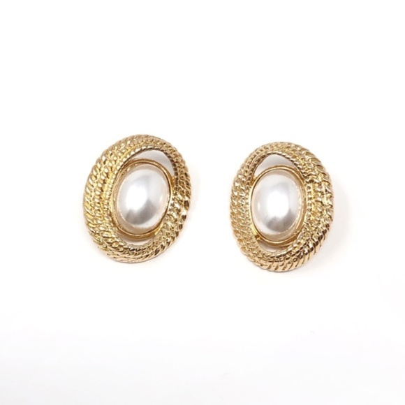 Zara Jewelry - Faux Pearl Clip On Earrings